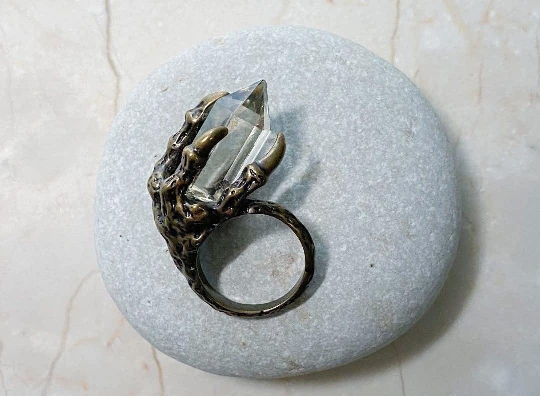 «Сила камня»: восстановление позвоночника и развитие телесной чувствительности