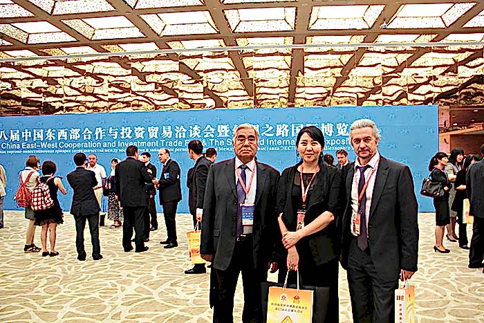 Андрей Лобанов и Кажимкан Касымович Масимов в Китае